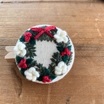 【クリスマス】刺繍ブローチ　リース(白)