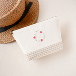 20cmファスナー⚛︎いちごの刺繍のファスナーポーチ ⚛︎  内ポケット・マチ・裏地付き　ナチュラルなお花の手刺繍 𓆸 プレゼントやギフトにも ⚛︎
