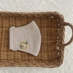 ワンポイント入りの手刺繍マスク