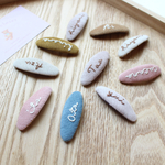 【コーデュロイ　名入れ　刺繍　パッチンピン　秋冬】プチギフト　ベビー　キッズ　ヘアアクセサリー　子供用
