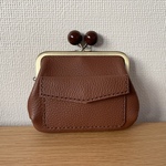 ＊N様ご予約品＊【送料無料】ぱかっと開くとお部屋が3つの親子がまぐち♪外ポッケが付いたあめ玉口金の四角い本革ミニ財布（ミルクチョコ色レザー)