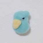 ころんとハシビロコウのミニブローチ