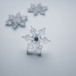 ︎雪、ついてるよ　no.04 雪の結晶　ピンブローチ　角板状結晶 