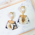 大きな白い刺繍のお花ピアス