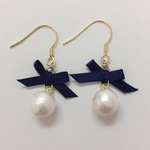 リボンとコットンパールのピアス