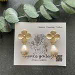 お花とパールのしずく