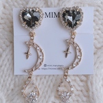 お月様のピアス　イヤリング　きらきら　ブラック　ハート　ビジュー　雫　ゴールド