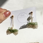 フリルに魅せられて【碧】(樹脂イヤリング・樹脂ピアス・アレルギー対応)