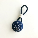 再出品:タンポポ綿毛__刺繍ヘアゴム_麻紺