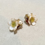 ［new］梅の花のビジューピアス