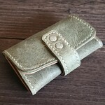 ワイルドなオイルレザーのキーケース(グリーン)