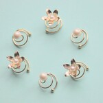 イワイチョウのヘアピアス(スクリューピン)