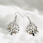 アップルツリーピアス　自分へのご褒美に　お誕生日やクリスマスプレゼントにも　アップルツリーだけど雪が降っているようで神秘的♪