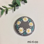 デイジーの花刺繍 ブローチ／ヘアゴム