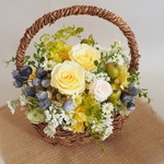 ナチュラルイエロー プリザーブドフラワーのアレンジ basket arrangement