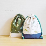 .・給食袋トリオ用巾着 上履き袋 緑の恐竜 design .・. #ティラノサウルス #トリケラトプス＃入園入学 #小学生 #保育園 #幼稚園 #習い事 #ギフト 