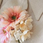《定形外１４０円》ガーベラのコサージュ