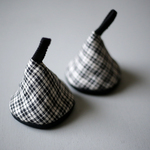 三角鍋つかみ　2個セット　リトアニアリネン　黒　白　ガンクラブチェック　モノトーン　北欧雑貨　キッチン雑貨　