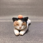 羊毛フェルト 三毛猫 ( みかん乗せ )