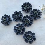 ４個【F3-e】 　ネイビー　花　フラワーパーツ 　カボション