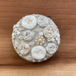 ビーズ刺繍くるみボタン（ヘアゴム/ブローチ）
