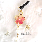 桜の花舞うイヤホンジャック♡レジン  イヤホンジャック
