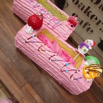 フルーツたっぷりピンクのブッシュドノエルケーキ