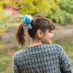 スモーキー｜彩る咲き編みシュシュ