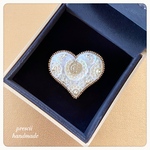 White Heart   白ハートブローチ　　ビーズ刺繍ブローチ
