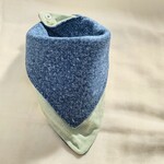 紺のデニム風無地×無地のピスタチオグリーン柄バンダナスタイ