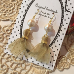 リボンタッセルの春ピアス