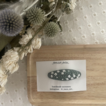刺繍パッチンピン「白花リース」