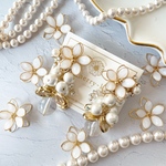 white wire flower ×bubble pearl pierce ［ワイヤーフラワー　レジン　大ぶり　ビジュー　ピアス　イヤリング］