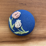刺繍くるみボタン（ヘアゴム/ブローチ）