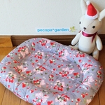 Newちんまりクッション　Strawberry flower グレー