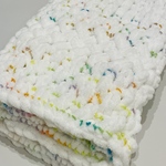 送料込/手編み/ハンドメイド/ふわもこニットブランケット/ベビーケット/レインボーカラー/サイズ80×82cm