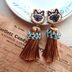 🆕刺繍　シャム猫さんのゴールドビーズ×タッセル　ピアス/イヤリング