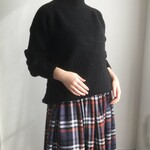 着ぶくれしないハイネックニット