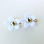 outlet　whiteお花イヤリング*S　