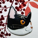 七宝焼・野心的なハチワレねこのブローチ（再販）