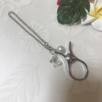 ◎グローブホルダー　蝶々　パール　シルバー　手袋クリップ　手袋ホルダー　グローブクリップ