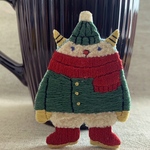 もこもこモンスターの手刺繍ブローチ