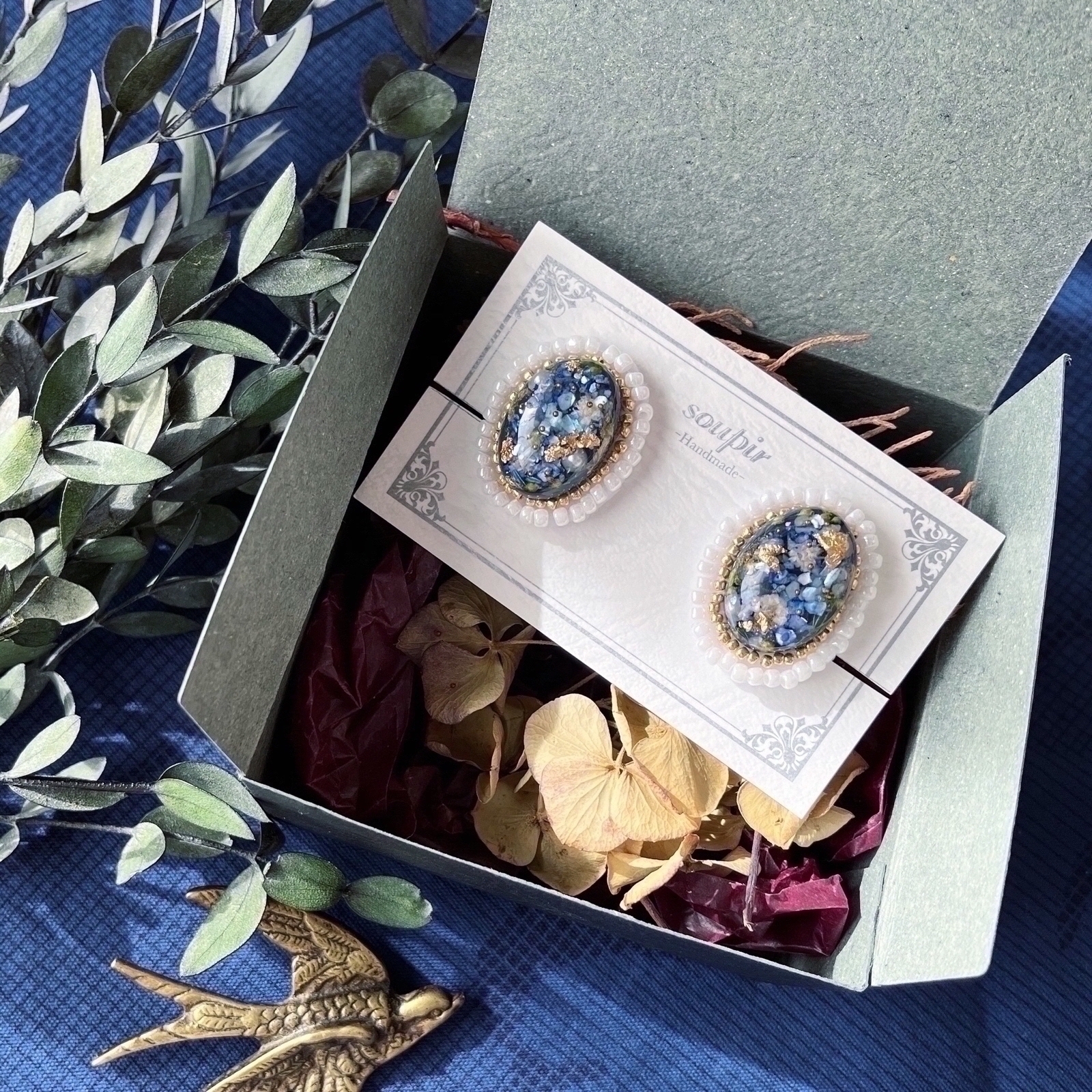 rui様コメント制♡ハンドメイド♡ファークリップ レジン ビーズ刺繍① 8de290468090b3a8b58b0201490e19