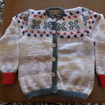 野呂栄作さんのクレヨンを使ったカウチン風カーディガン