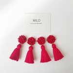 つぶつぶビーズとタッセルの刺繍ピアス/イヤリング(レッド)