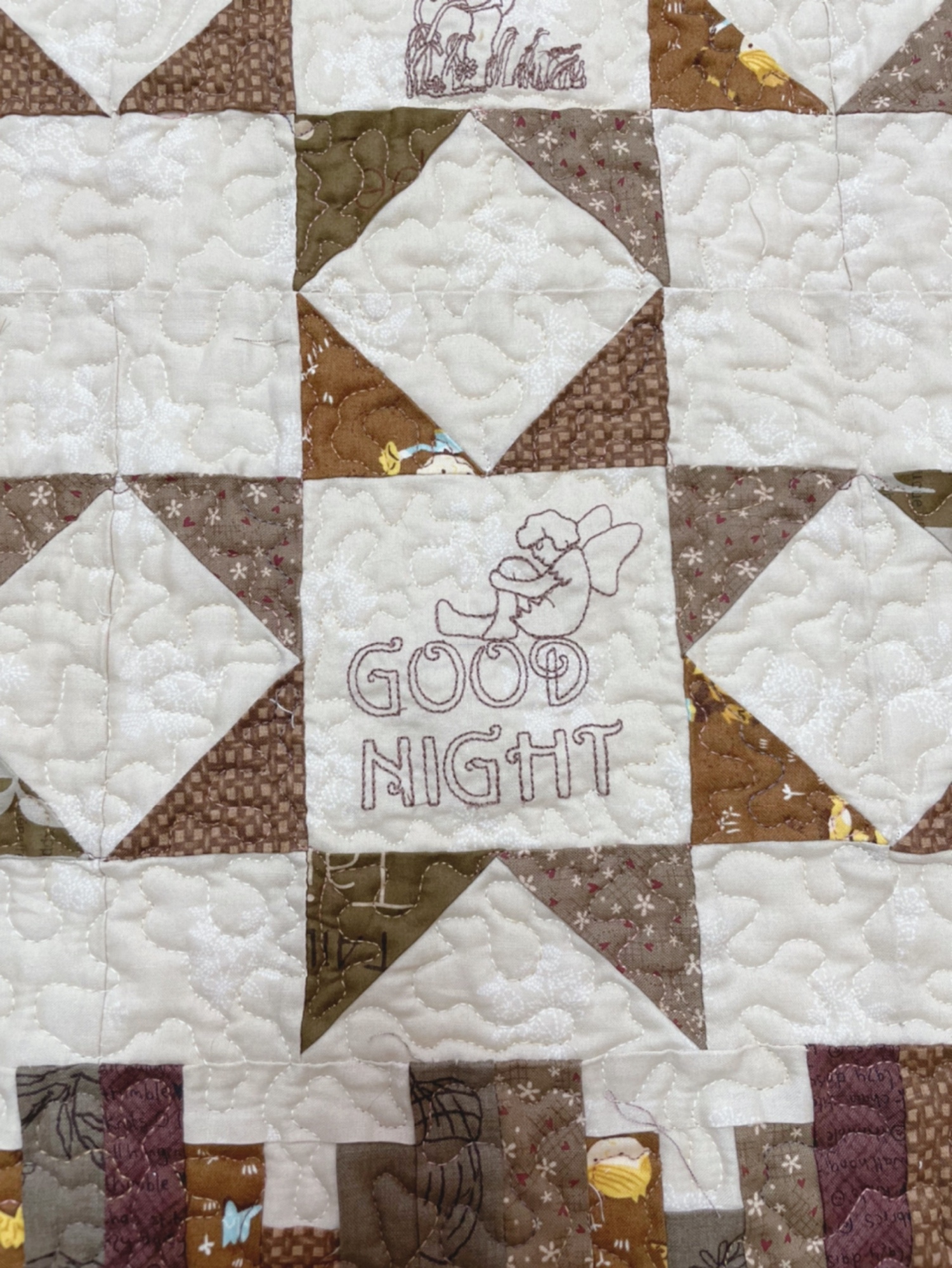 ベビーナーサリーアンティーク風/アニマル刺繍/パッチワーク