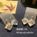 スクエア植物柄ピアス