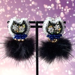 雪舞う黒猫のイヤリング　レジン　ビーズ　刺繍　冬　クリスマス　プレゼント　ギフト　大ぶり