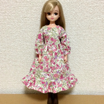 ピンク小花のフリルワンピース