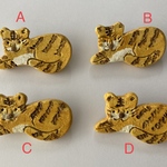 【陶土】トラ猫？猫トラ？　ブローチ